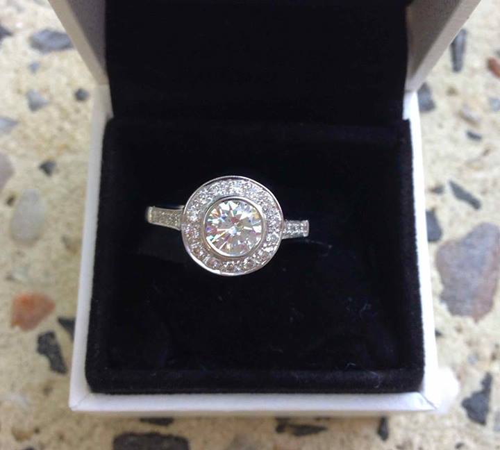 Desert Diamonds Perth – Win A Silver and Diamond Simulant Ring Worth $150