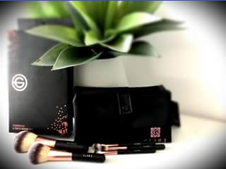 Glamx FB – Win this Brush Set and Travel Bag By Simply Liking Our Page