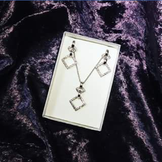 Divine Jewellery FB – Win this Fabulous Sterling Silver and Cubic Zirconia Set..